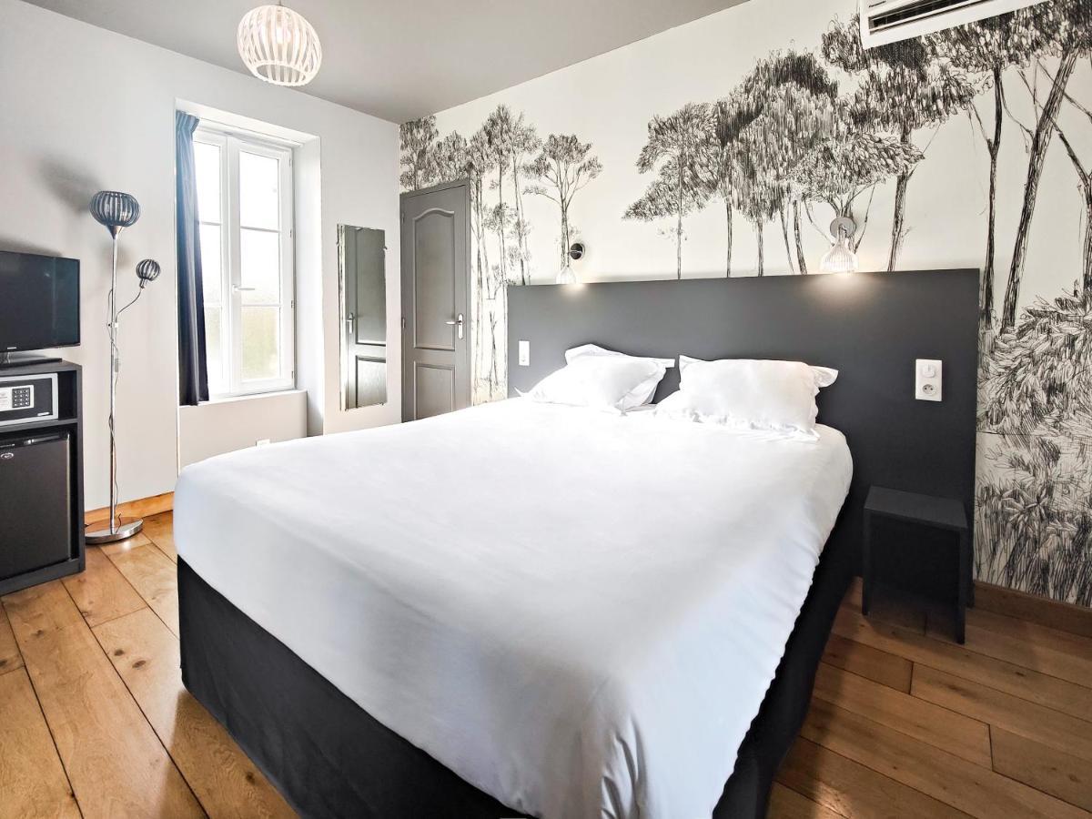 Hotel Chateau De La Barbiniere Saint Laurent sur Sevre Bagian luar foto