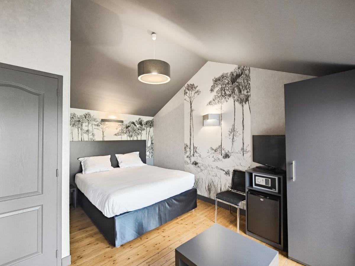 Hotel Chateau De La Barbiniere Saint Laurent sur Sevre Bagian luar foto