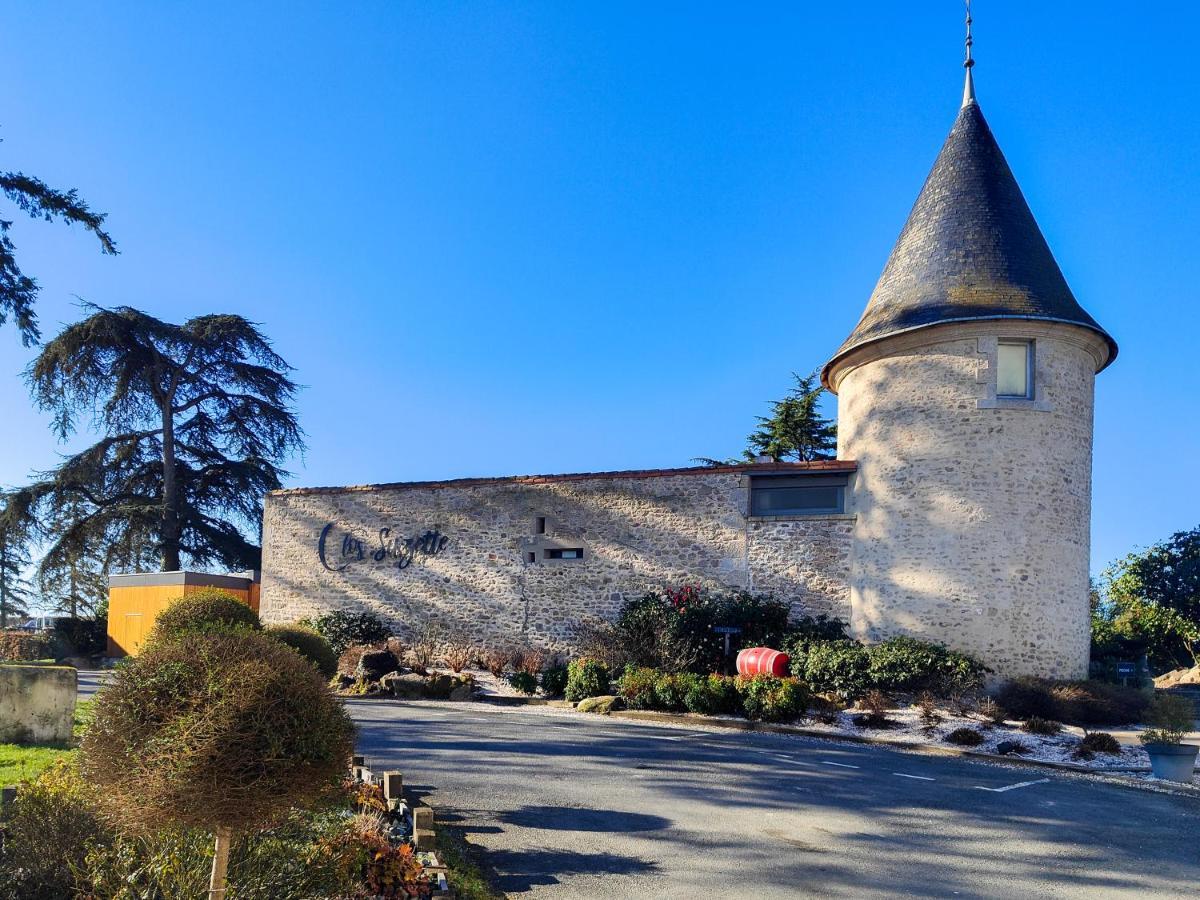 Hotel Chateau De La Barbiniere Saint Laurent sur Sevre Bagian luar foto