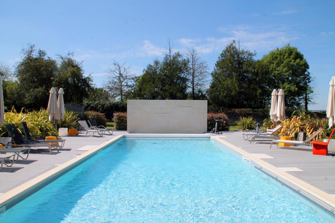 Hotel Chateau De La Barbiniere Saint Laurent sur Sevre Bagian luar foto