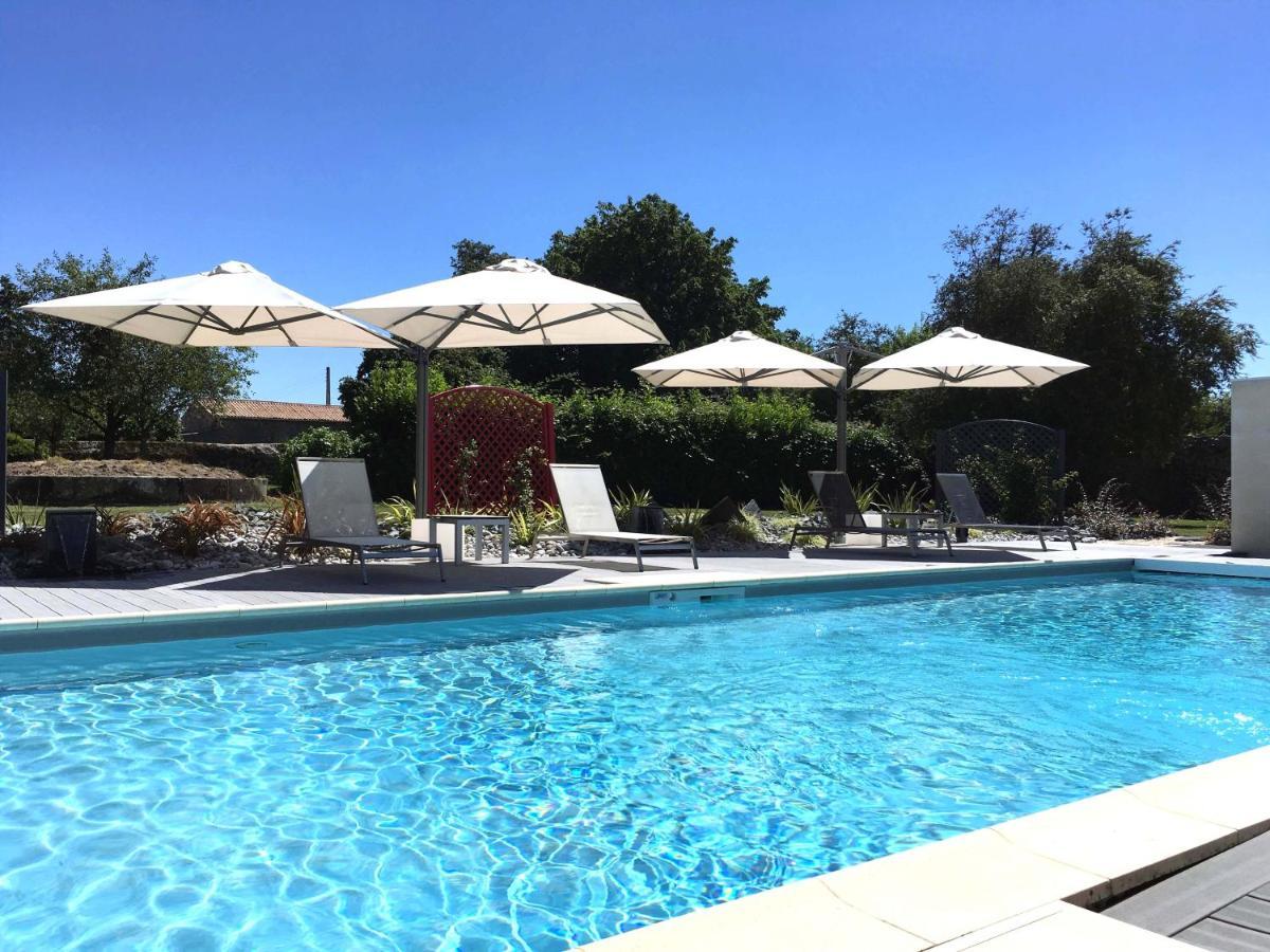 Hotel Chateau De La Barbiniere Saint Laurent sur Sevre Bagian luar foto