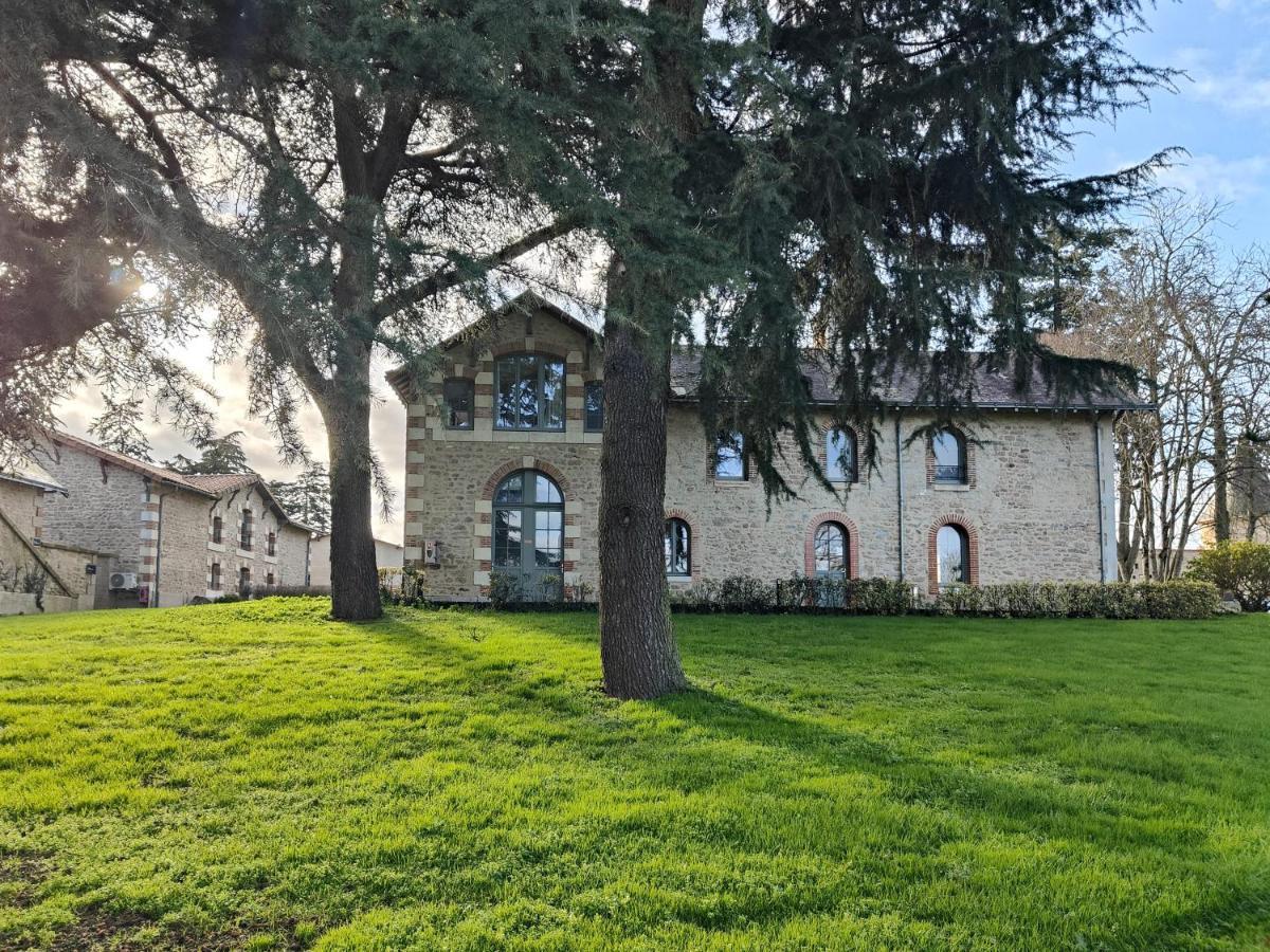 Hotel Chateau De La Barbiniere Saint Laurent sur Sevre Bagian luar foto