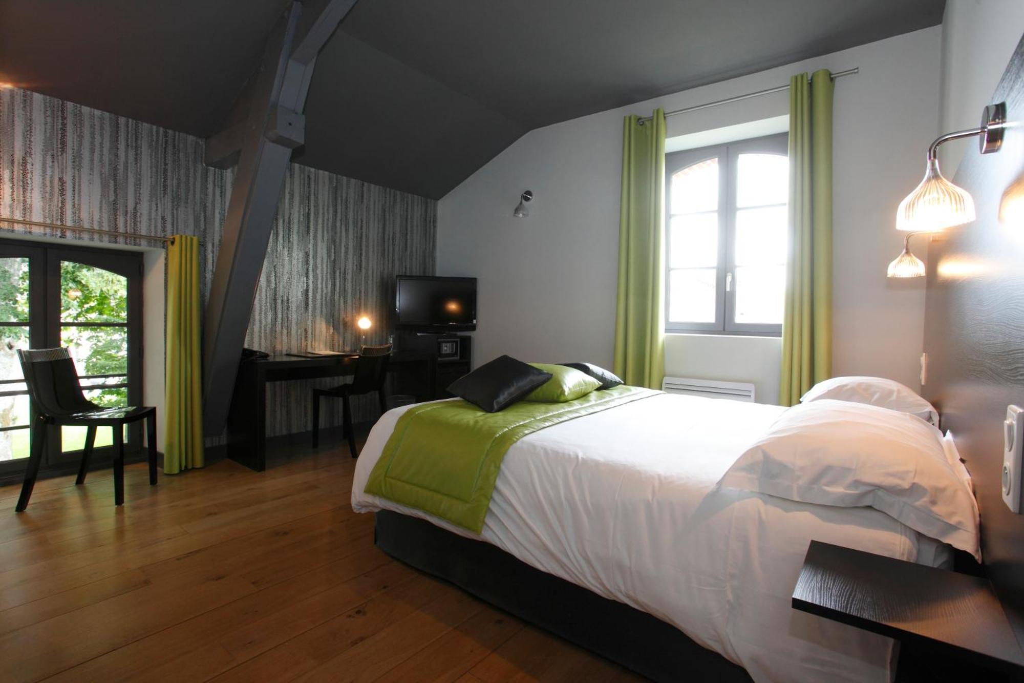 Hotel Chateau De La Barbiniere Saint Laurent sur Sevre Bagian luar foto