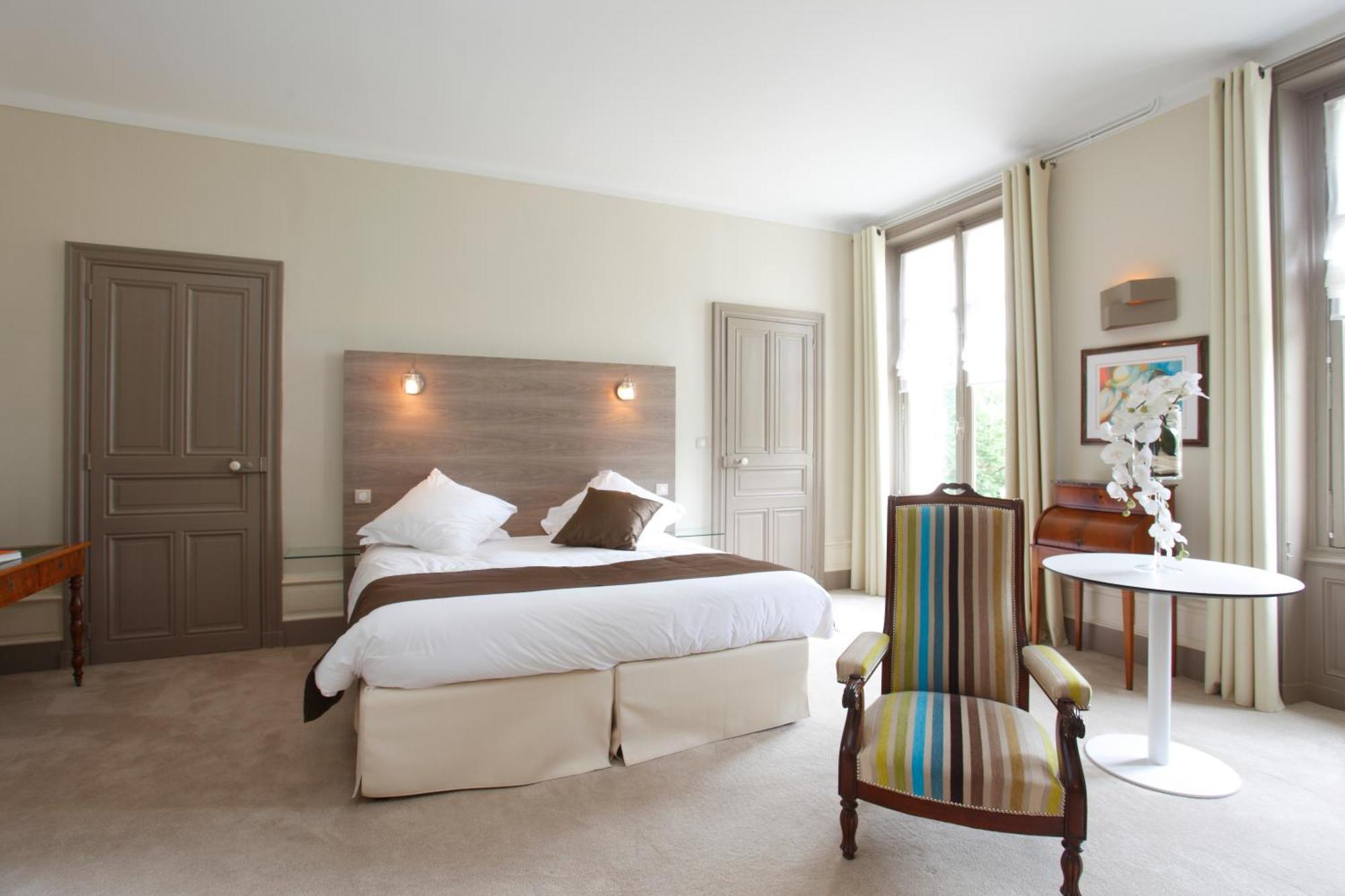 Hotel Chateau De La Barbiniere Saint Laurent sur Sevre Bagian luar foto