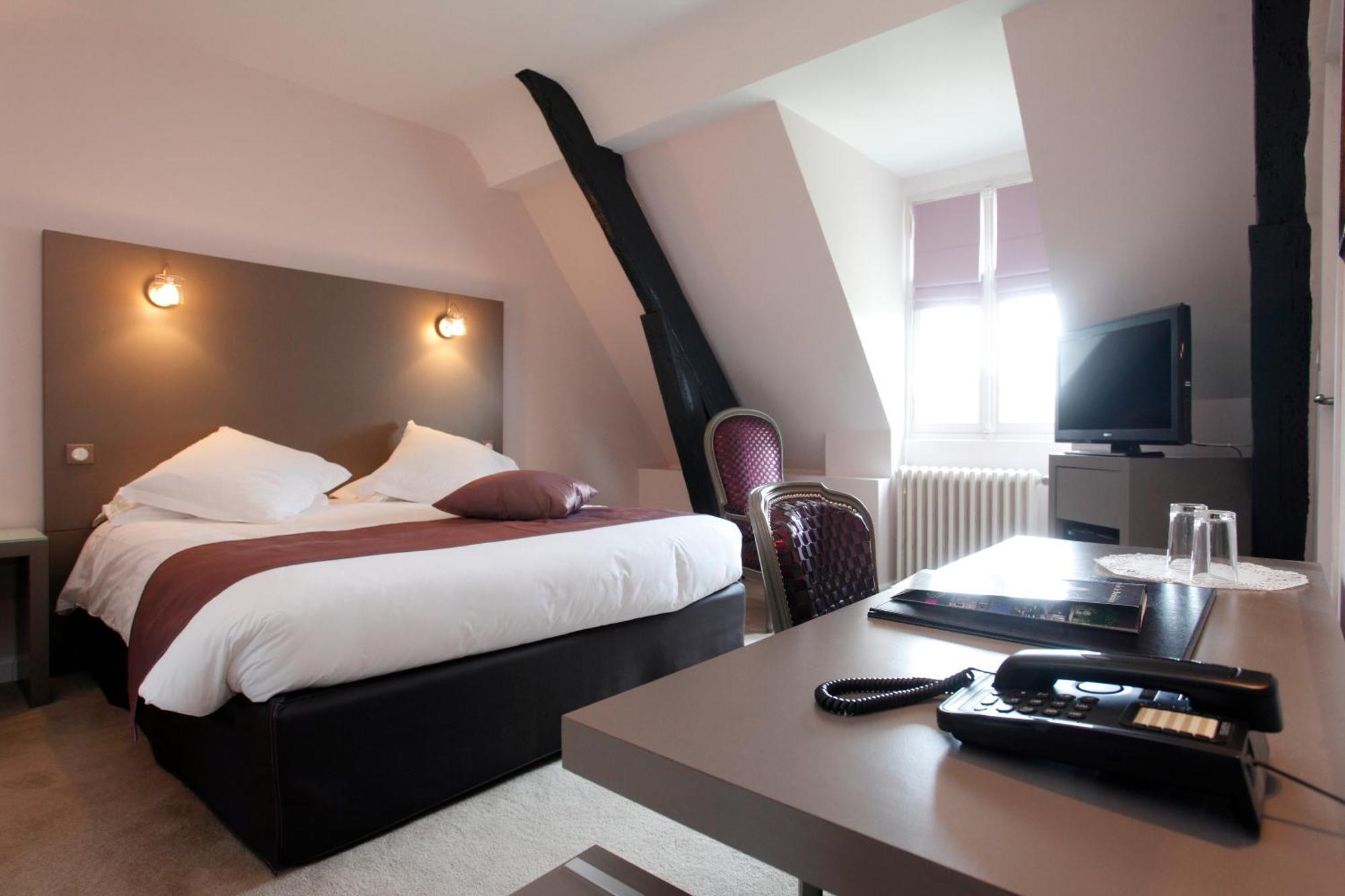 Hotel Chateau De La Barbiniere Saint Laurent sur Sevre Bagian luar foto