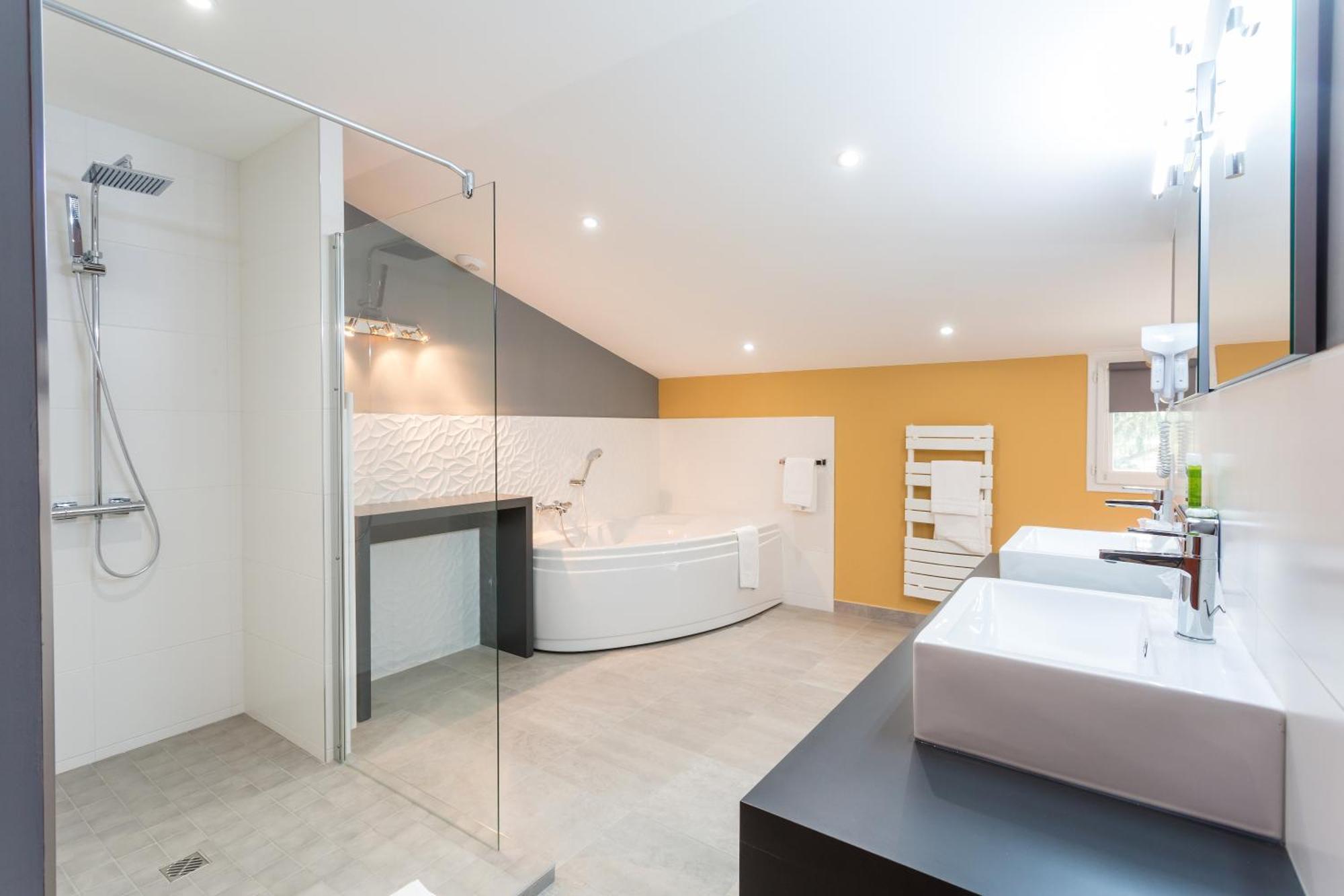 Hotel Chateau De La Barbiniere Saint Laurent sur Sevre Bagian luar foto