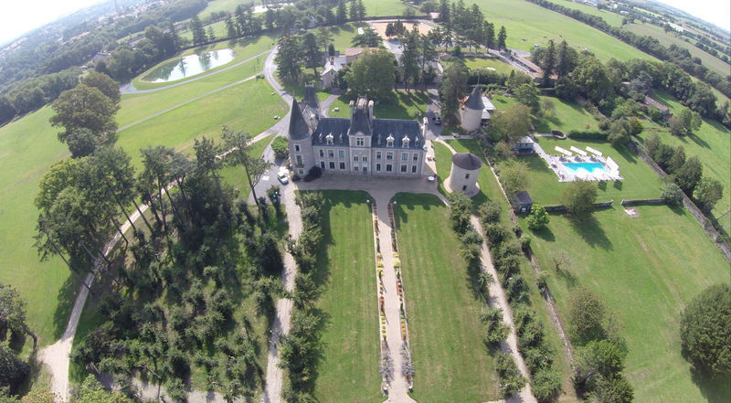 Hotel Chateau De La Barbiniere Saint Laurent sur Sevre Bagian luar foto