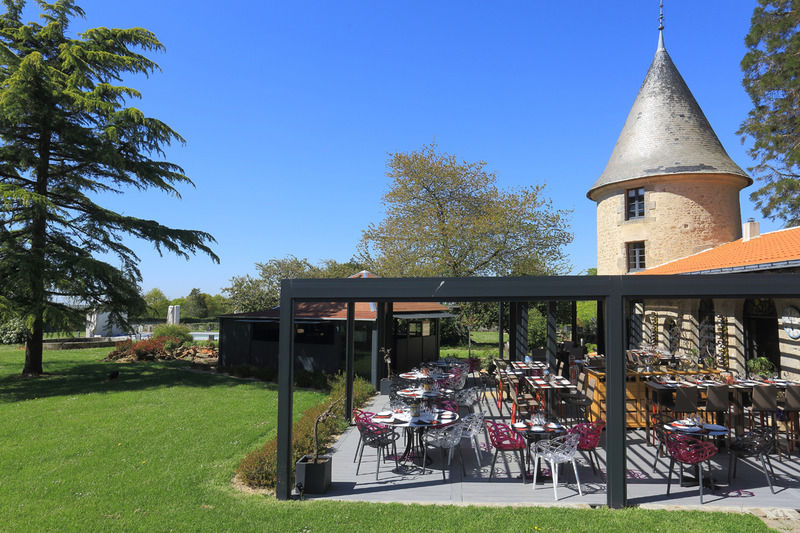 Hotel Chateau De La Barbiniere Saint Laurent sur Sevre Bagian luar foto