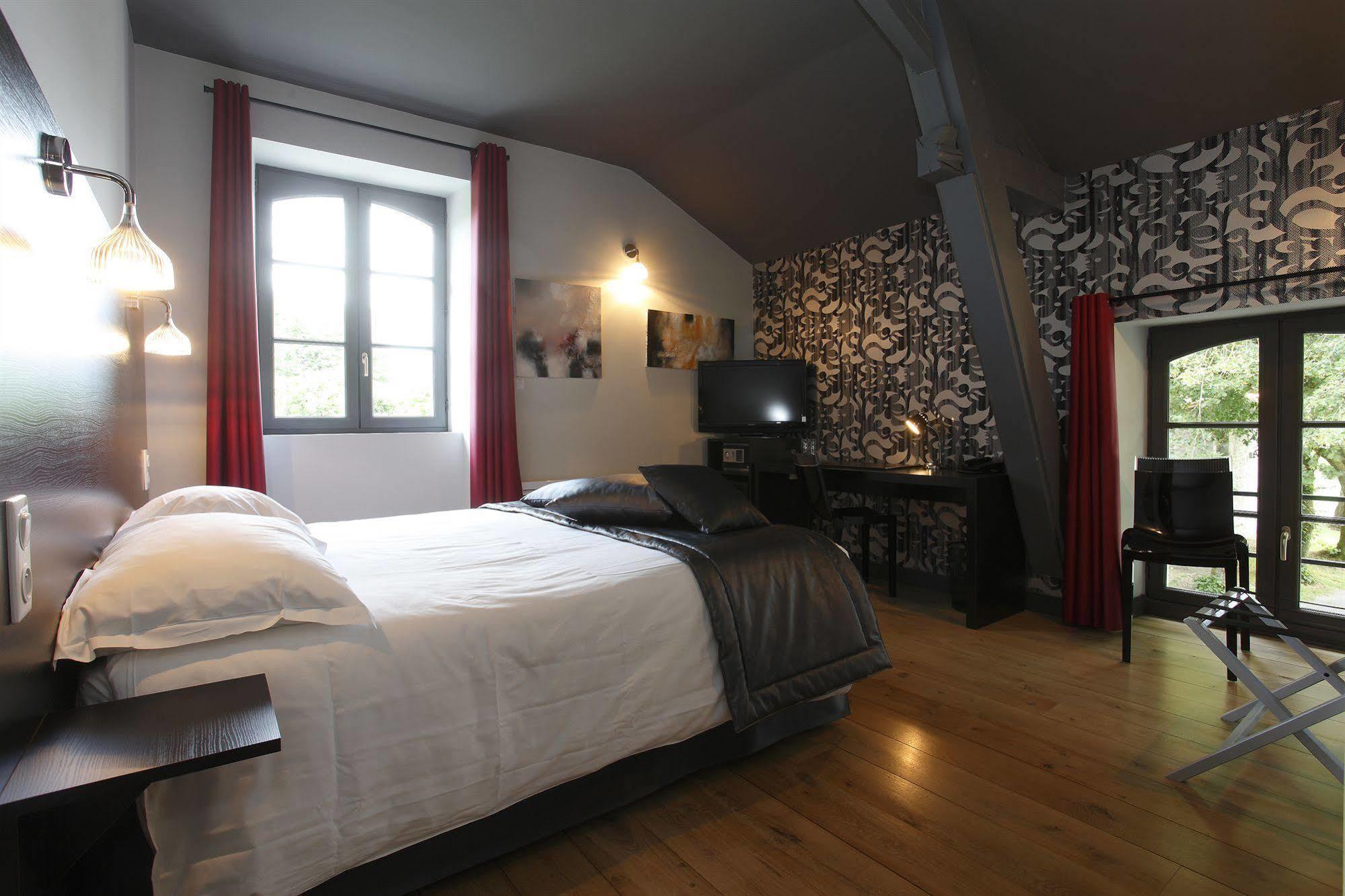 Hotel Chateau De La Barbiniere Saint Laurent sur Sevre Bagian luar foto