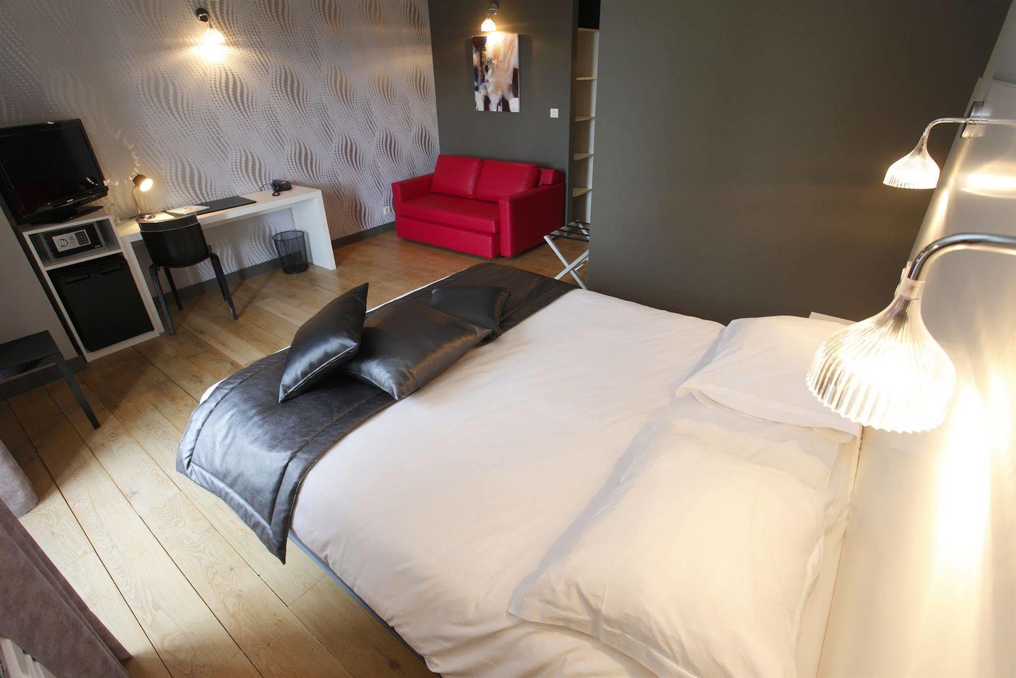 Hotel Chateau De La Barbiniere Saint Laurent sur Sevre Bagian luar foto