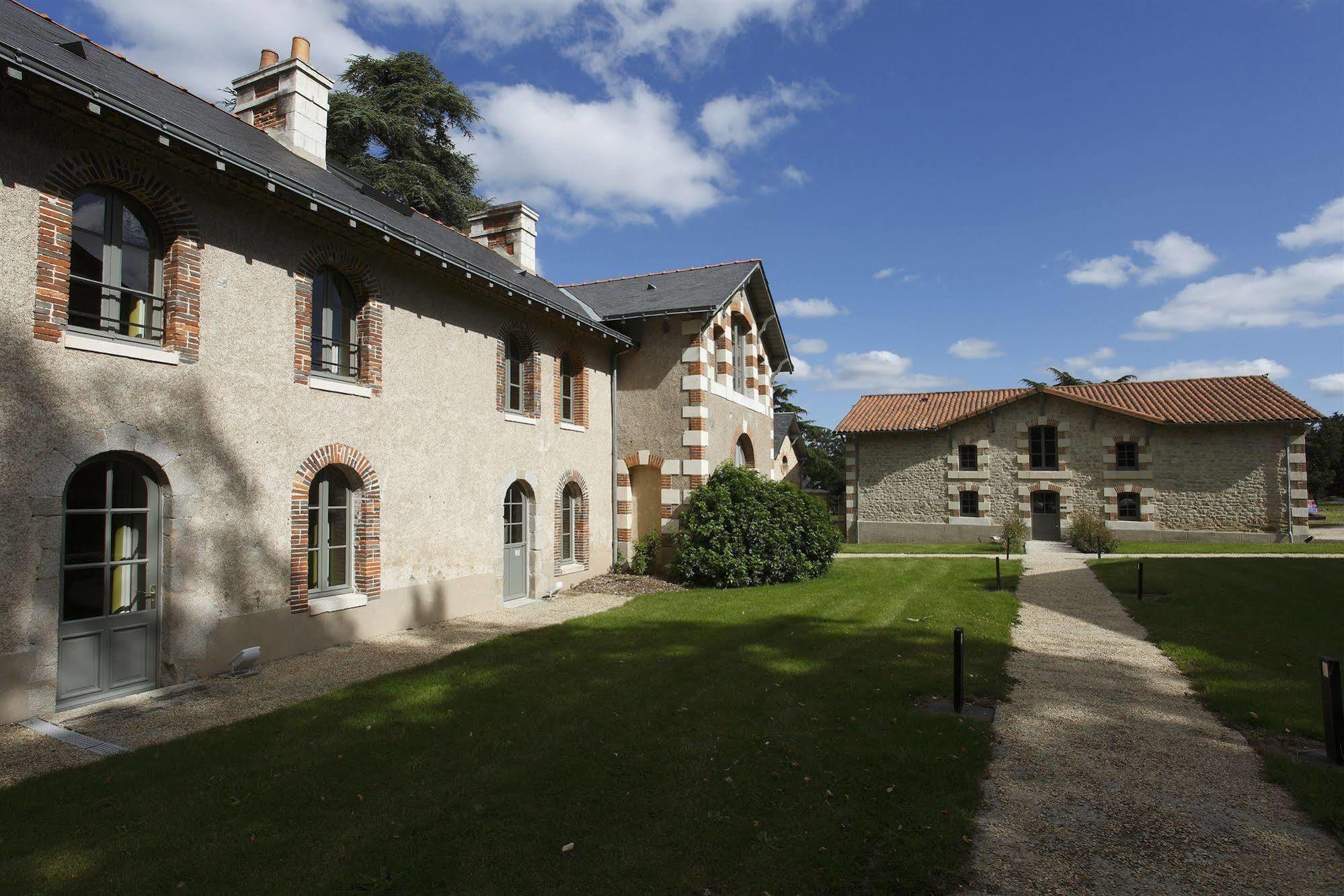 Hotel Chateau De La Barbiniere Saint Laurent sur Sevre Bagian luar foto