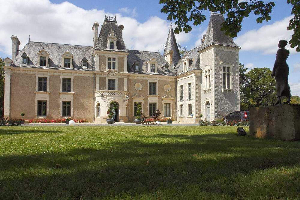 Hotel Chateau De La Barbiniere Saint Laurent sur Sevre Bagian luar foto
